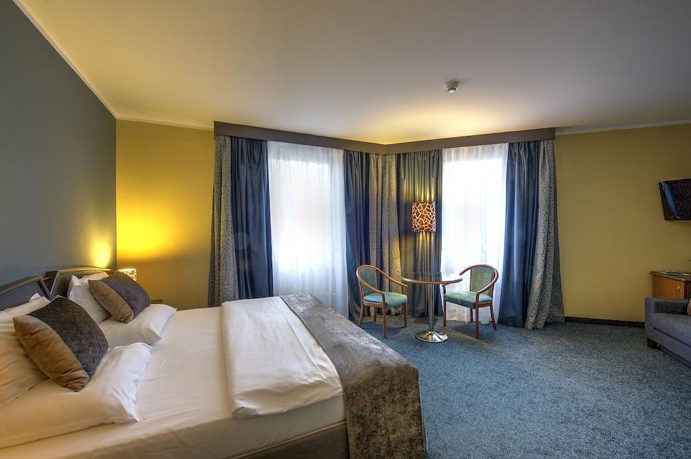 Plaza - Czech Leading 4* Прага