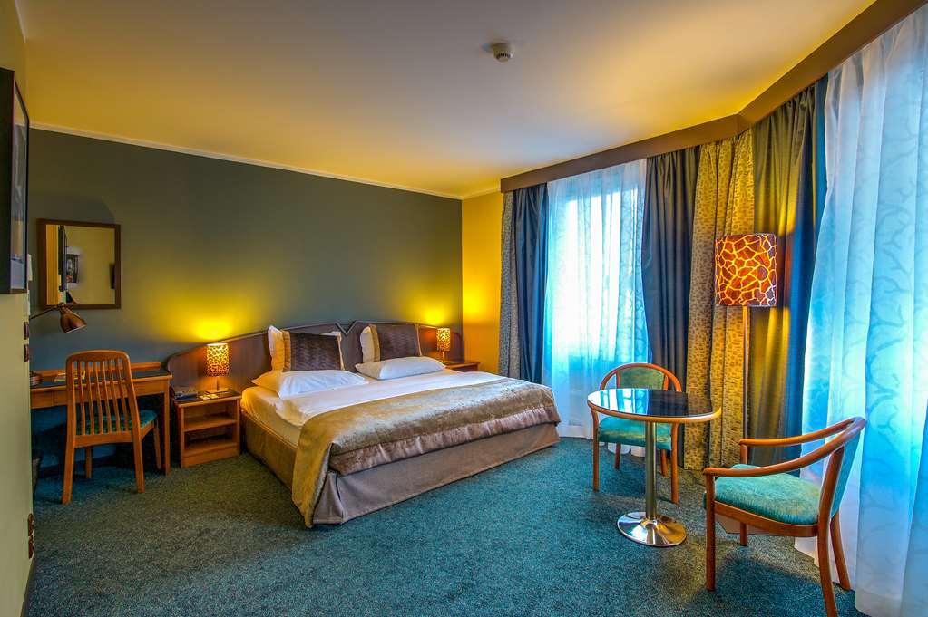Plaza - Czech Leading מלון 4*