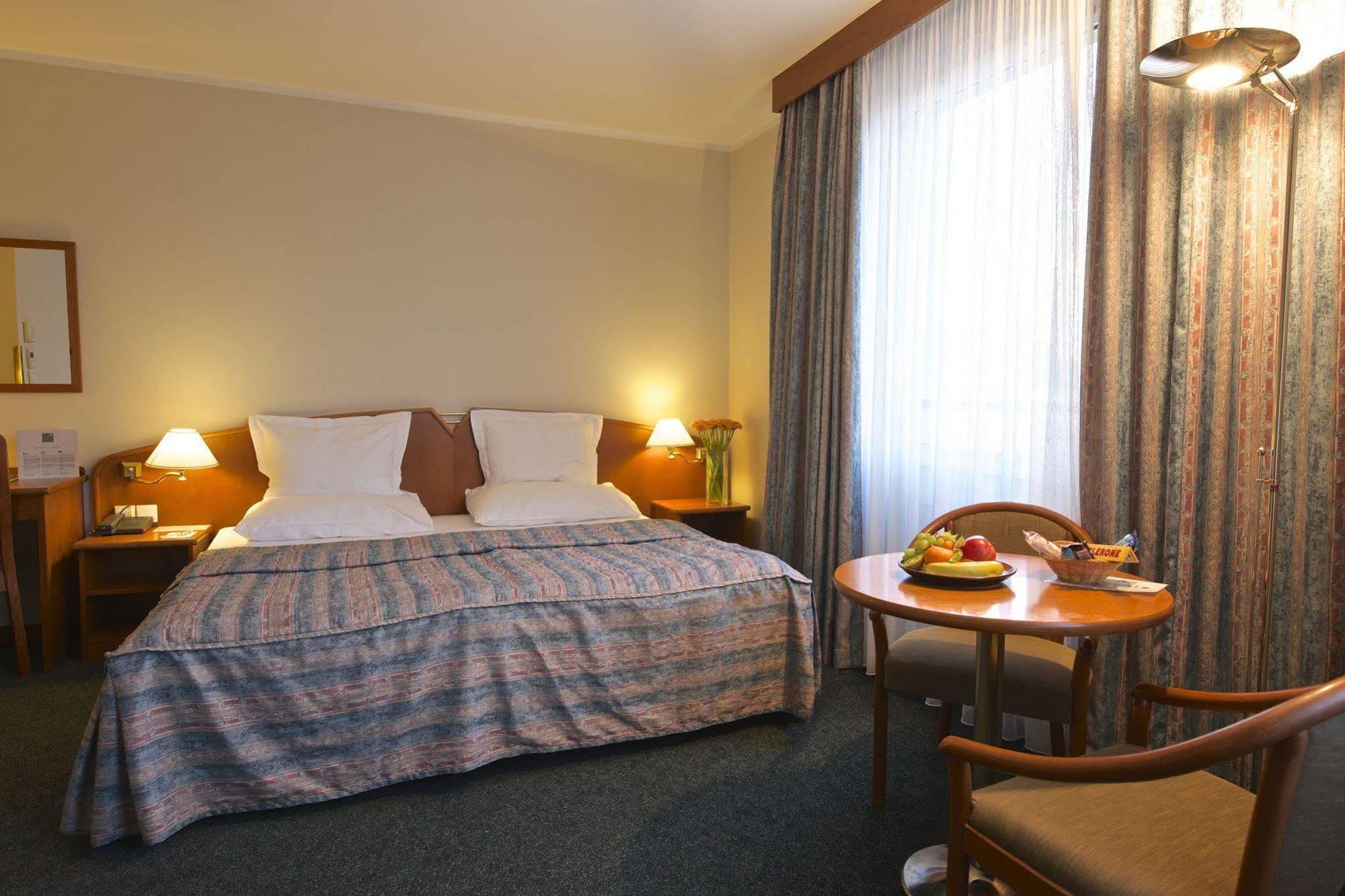 Plaza - Czech Leading 4* Прага